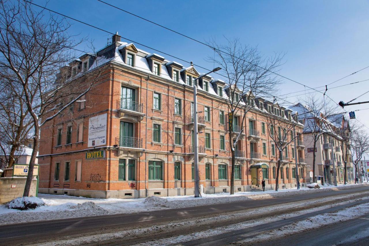 Amadeus Hotel
